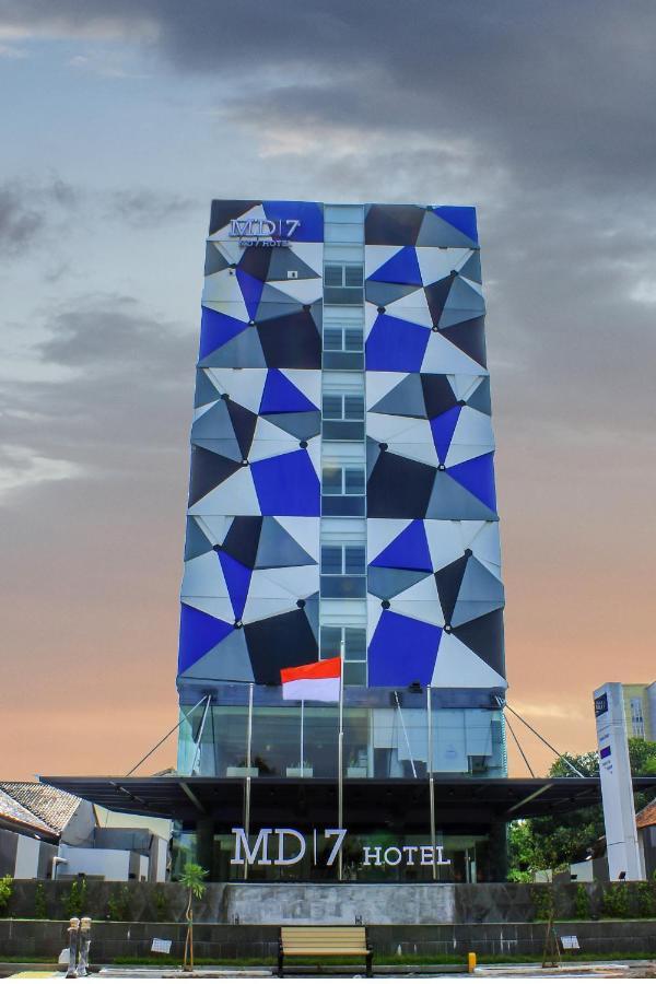 Md 7 Hotel Cirebon Exterior foto
